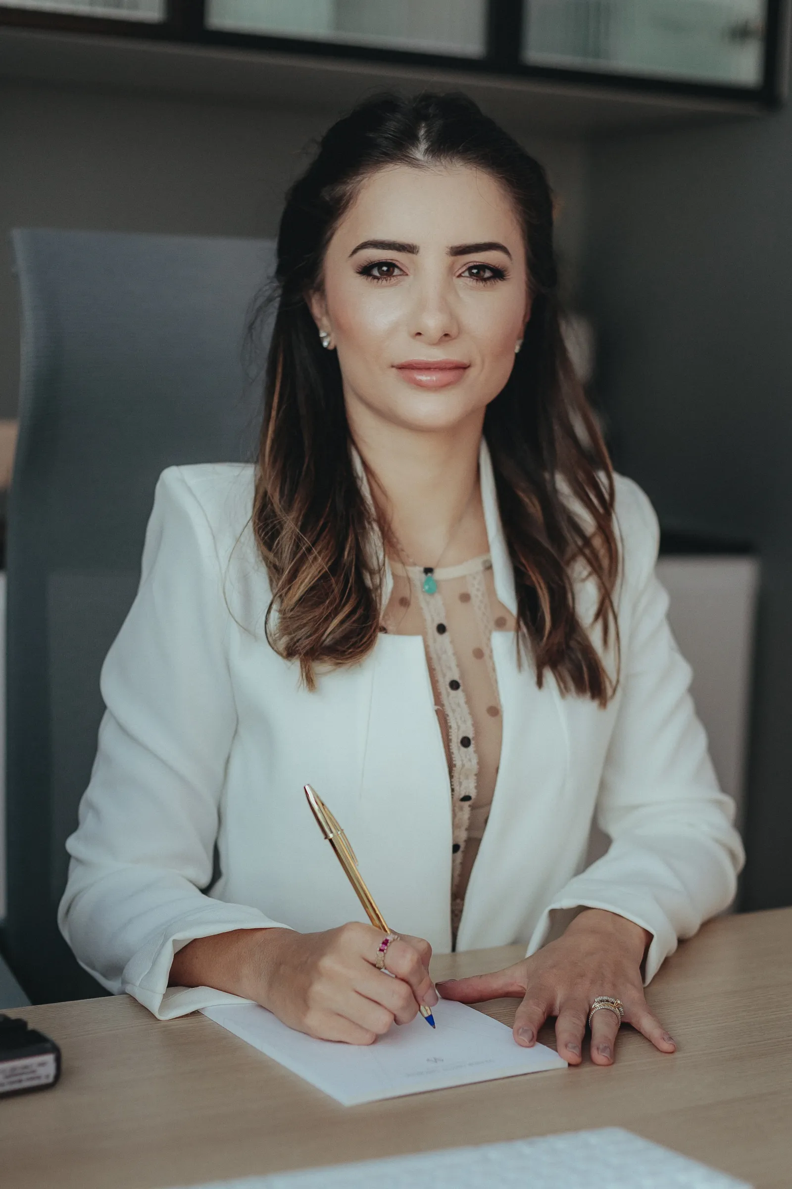 Dra. Dâmia Leal Vendramini Amorim — Dermatologista